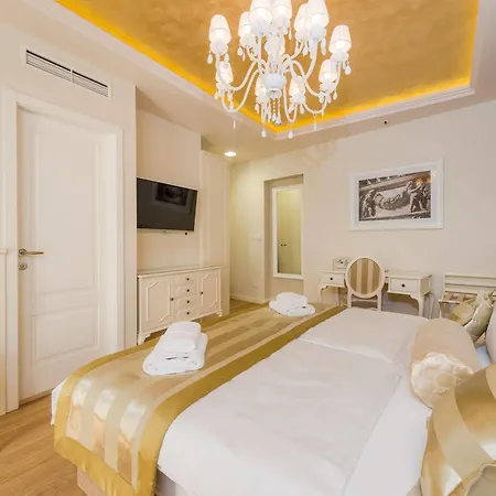 Отель Piazza Heritage Сплит