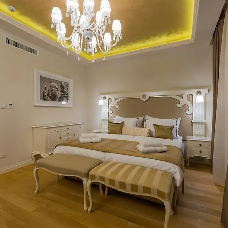 Piazza Heritage Отель