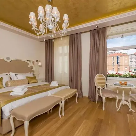 Piazza Heritage 4* Split