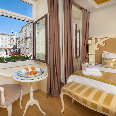 ピアッツァ ラグジュアリー ルームズ