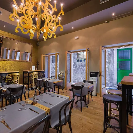 Piazza Heritage Otel 4*