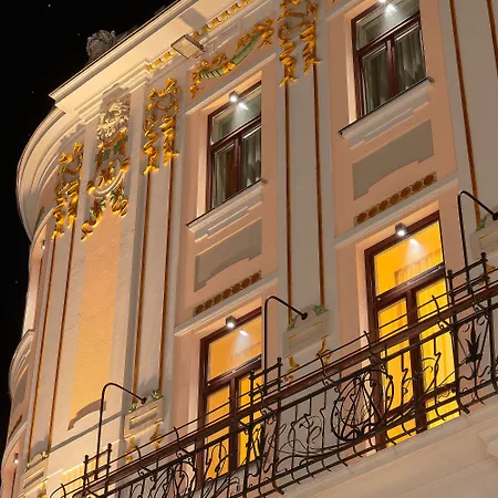 Piazza Heritage Готель