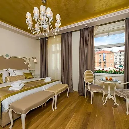 Piazza Heritage 4* Split