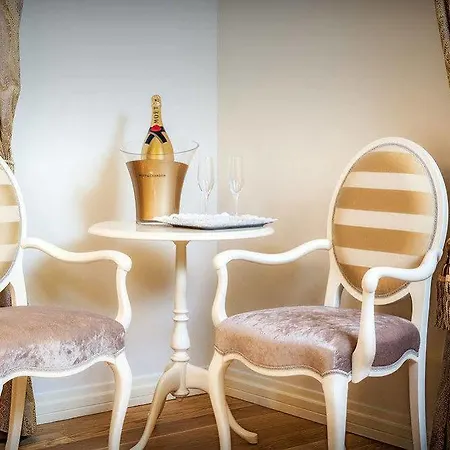 ピアッツァ ラグジュアリー ルームズ ホテル