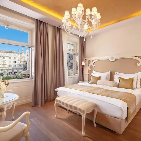 Piazza Heritage 4* Split